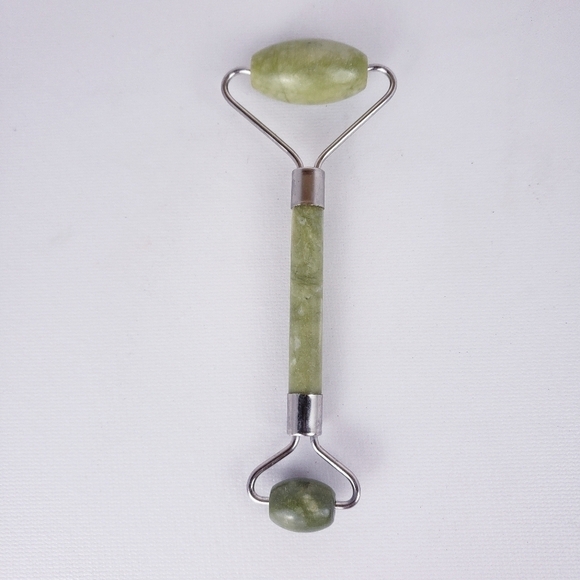 Gua SHA STONE SCRAPER MYOFASCIAL RELEASE AND JADE FACIAL ROLLER SET - Picture 2 of 4